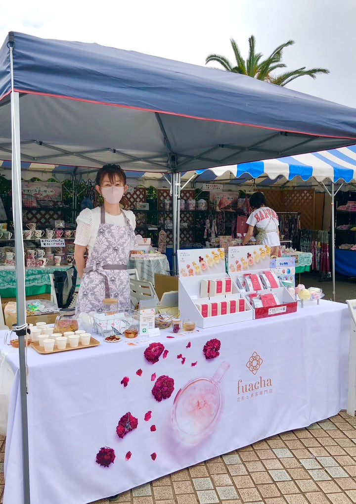 本日も谷津バラ園にてfuacha出店中!バスボム作りのワークショップも開催♪出店は本日25日(土)・明日26日(日)残すところ2日間!