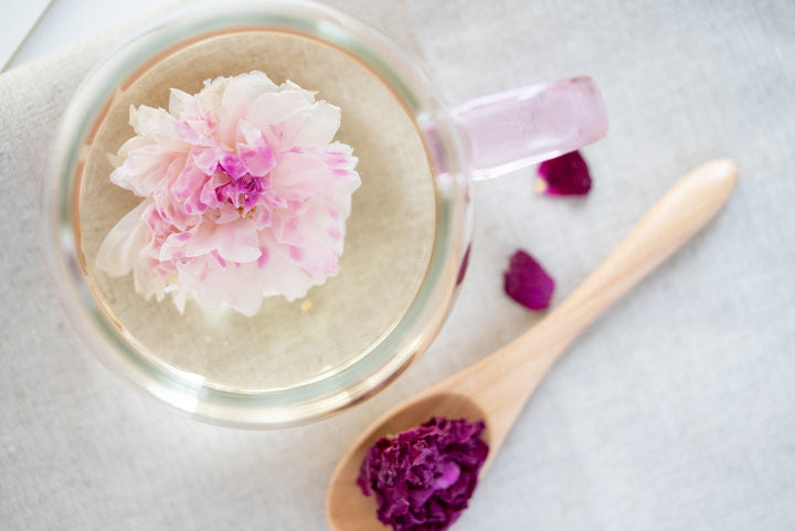 ばらのお茶は美肌にいい？ばら花冠茶の美容メリットを解説