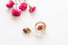 母の日に贈る華やかギフト♪カーネーションとばらでキレイと癒しを